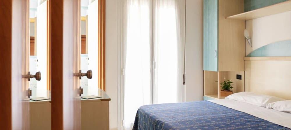 Hotel Kadett Rimini Esterno foto