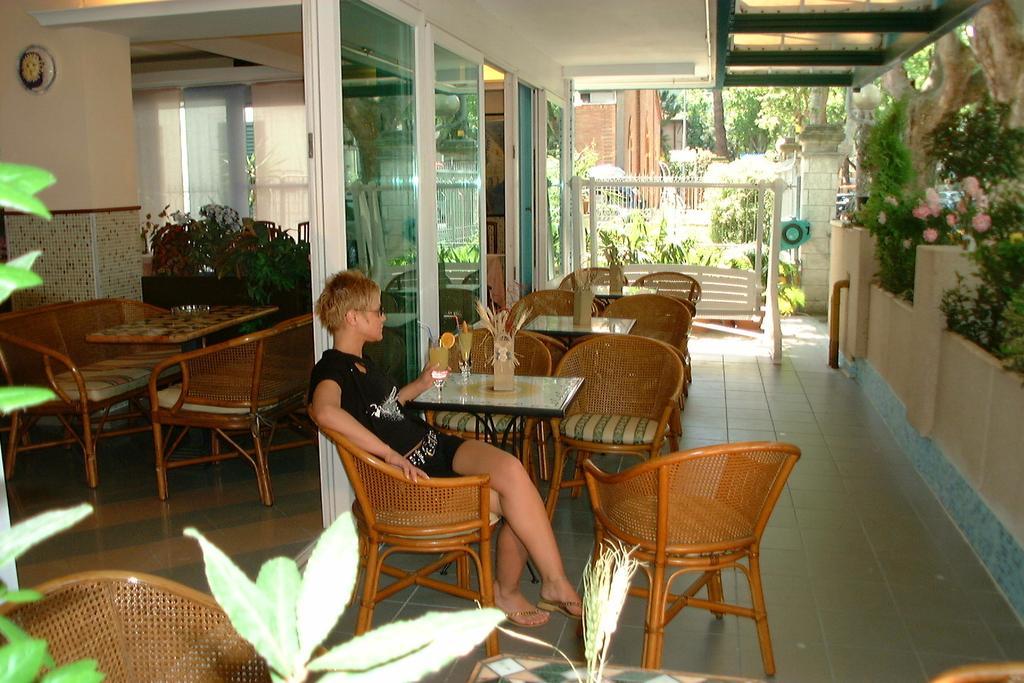 Hotel Kadett Rimini Esterno foto