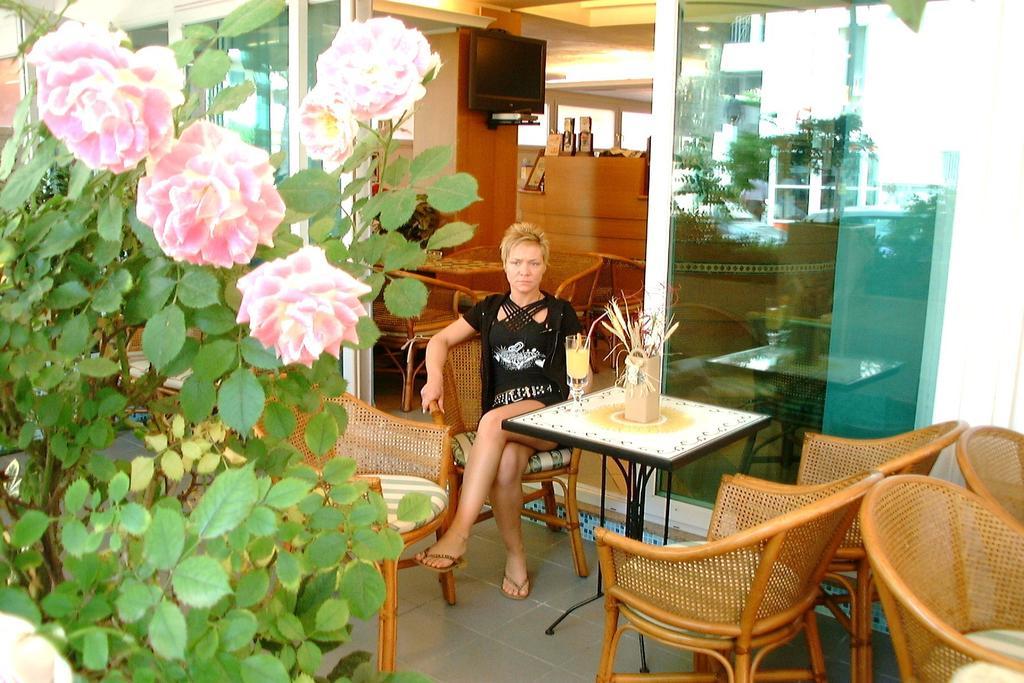 Hotel Kadett Rimini Esterno foto