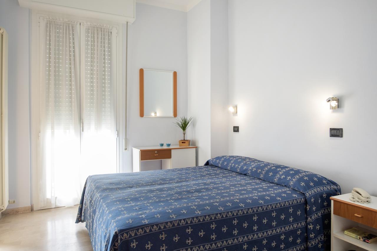 Hotel Kadett Rimini Esterno foto